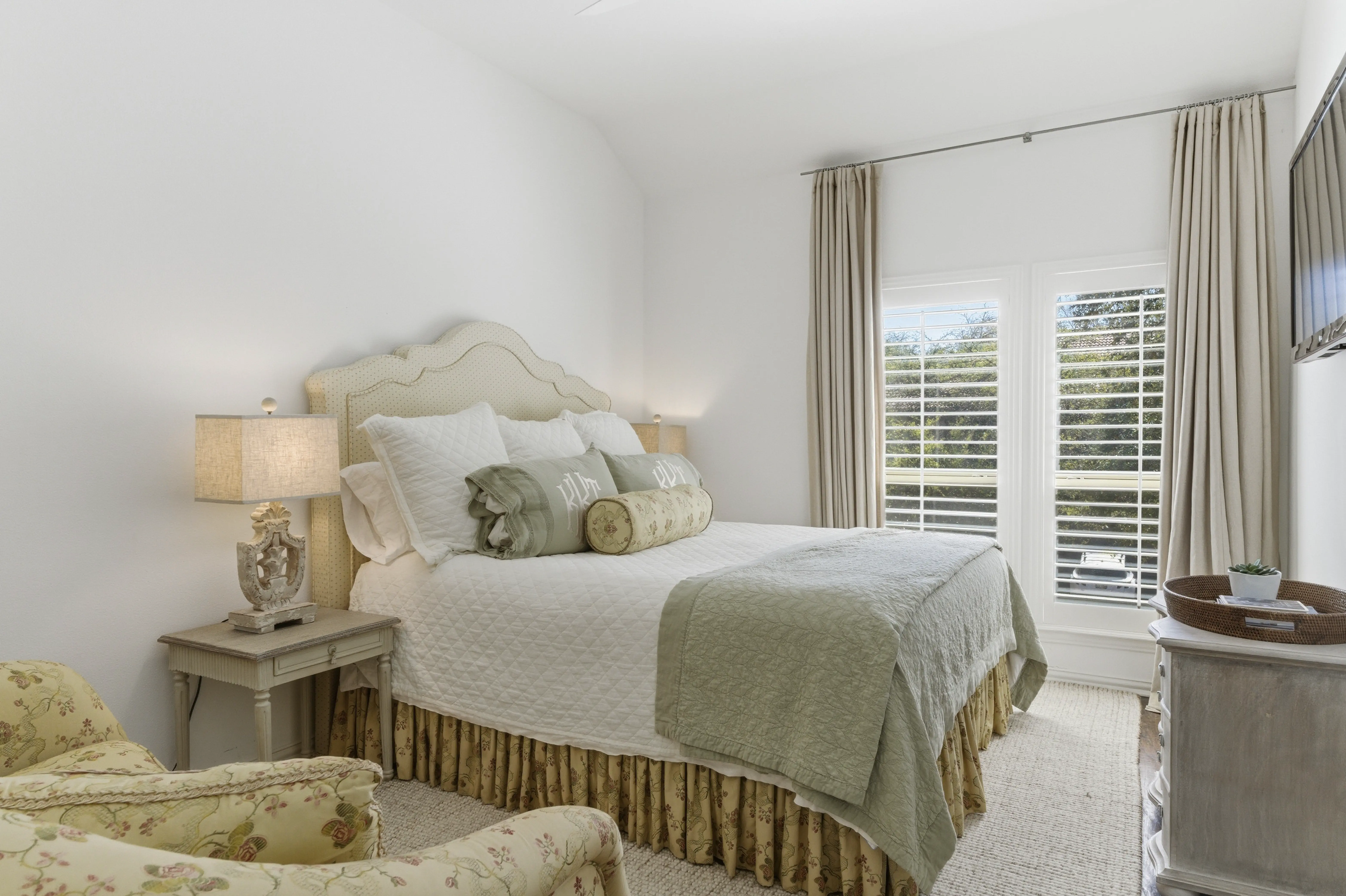 Guest bedroom